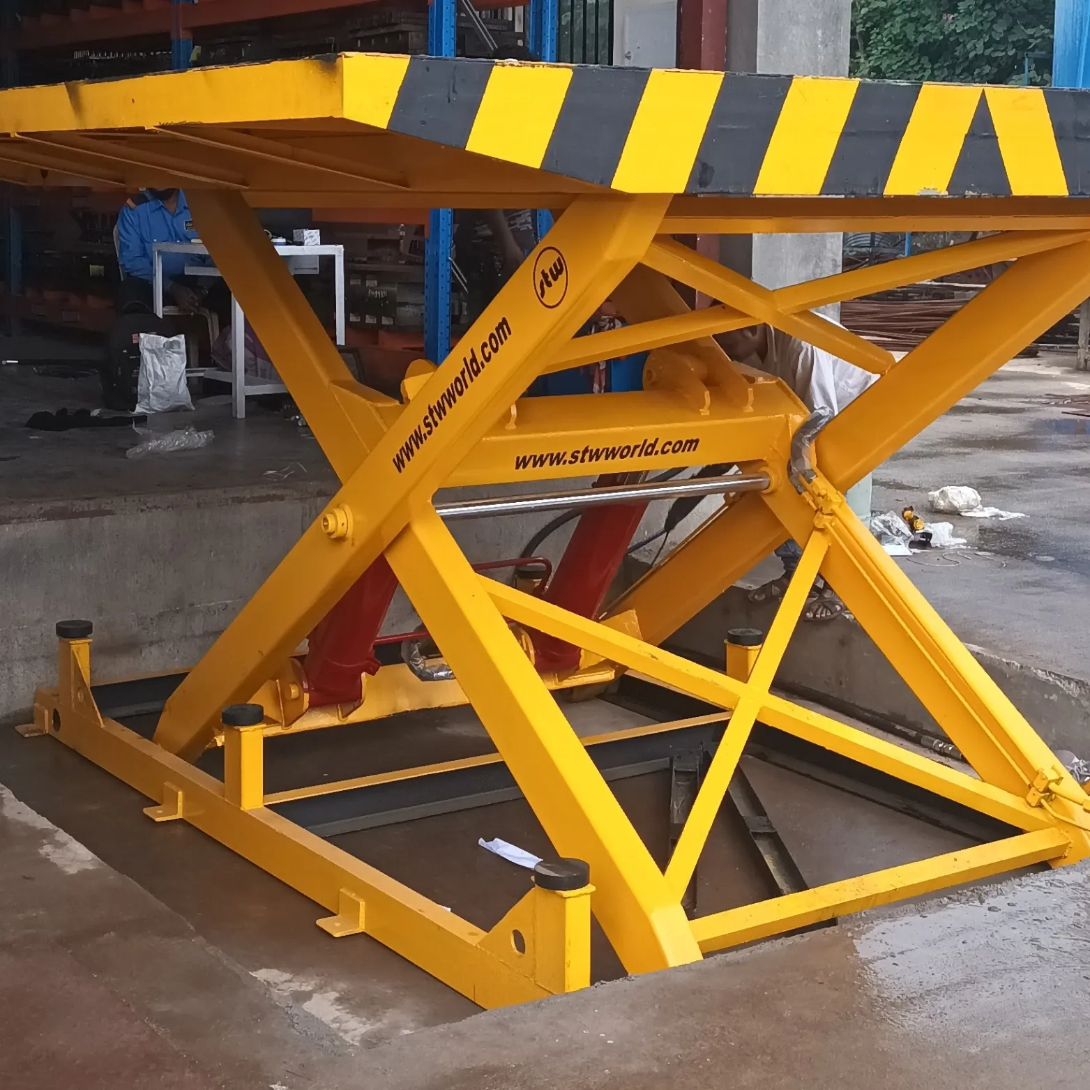 Pit-mounted Hydraulic Scissor Lift